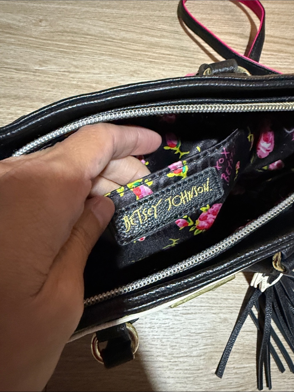 Betsey Johnson Black Cream Sequined Crossbody with Hot Pink Strap & Tassel Star - Picture 11 of 15